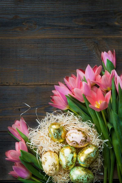 Golden Easter Eggs and Pink Tulips — Stock Photo, Image