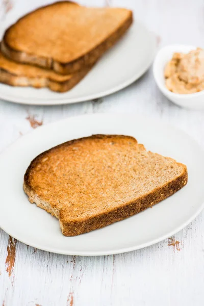 Toast uit volkoren brood — Stockfoto