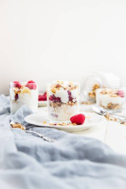 Sağlıklı enerji artırma Granola ve yoğurt Kahvaltı 