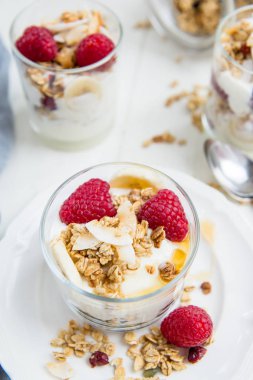 Sağlıklı enerji artırma Granola ve yoğurt Kahvaltı 