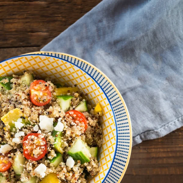 Quinoa et légumes frais — Photo