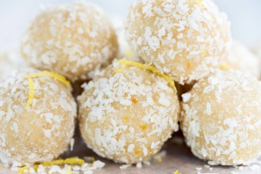 Limon mantar ve ev yapımı çiğ Vegan Hindistan cevizi