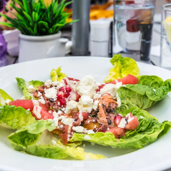 Insalata di Quinoa, Orzo Nero, Anguria e Feta — Foto Stock