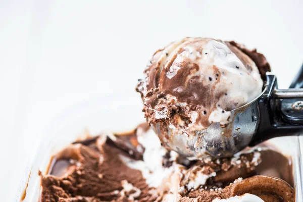 Helado de vainilla y chocolate — Foto de Stock