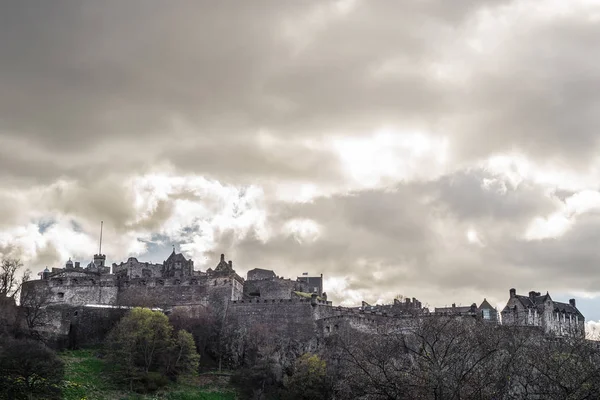Edinburgh Castle on Castle Rock a Edimburgo, Scozia — Foto Stock