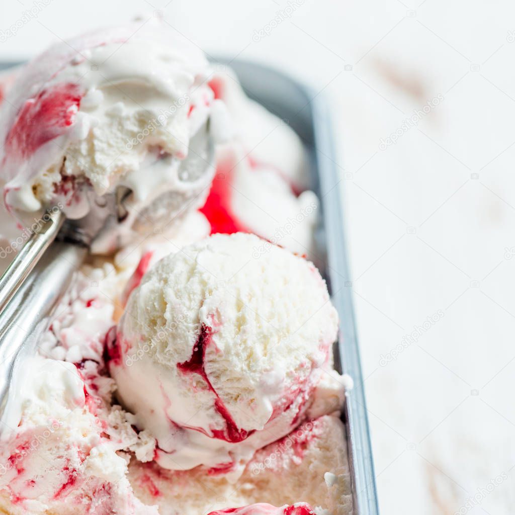 Vanilla Berry Ice Cream 