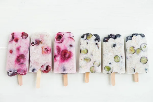 Zelfgemaakte Detox Berry ijslolly, gezonde Snack Concept — Stockfoto