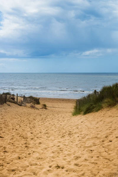 Formby Beach w pobliżu Liverpoolu, w słoneczny dzień — Zdjęcie stockowe