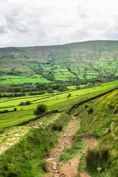 查看 Edale，峰值区国家公园，英国附近山上 — 图库照片