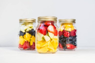 Meyve ve Berry salata kavanoz