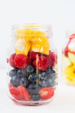 Meyve ve Berry salata kavanoz