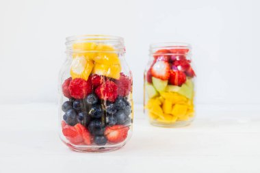 Meyve ve Berry salata kavanoz