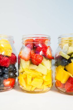 Meyve ve Berry salata kavanoz