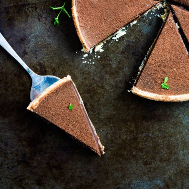 Tuzlu karamel ve çikolata Tart