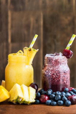 farklı meyveler ve meyve 3 lezzetli slushies