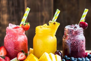 farklı meyveler ve meyve 3 lezzetli slushies