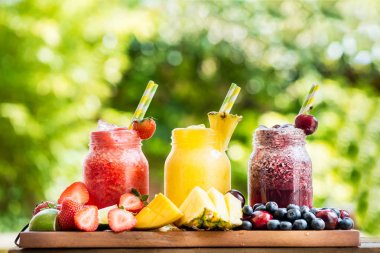 farklı meyveler ve meyve 3 lezzetli slushies
