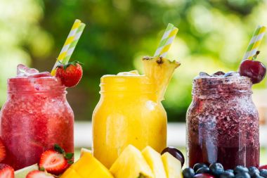 farklı meyveler ve meyve 3 lezzetli slushies