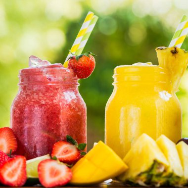 farklı meyveler ve meyve 3 lezzetli slushies
