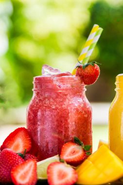 farklı meyveler ve meyve 3 lezzetli slushies
