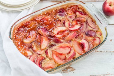 Ev yapımı kuru soğan pasta bir cam form