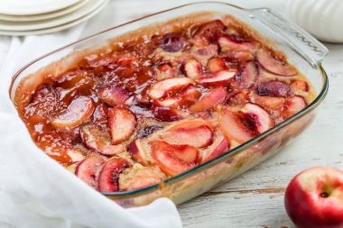 Ev yapımı kuru soğan pasta bir cam form