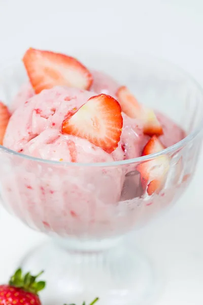 Ev yapımı Vegan muz ve çilek güzel krem