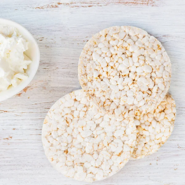 Snack saludable de tortas de arroz con queso Ricotta — Foto de Stock