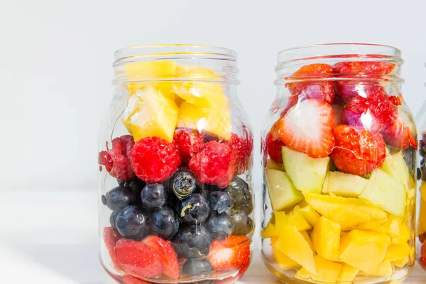 Meyve ve Berry salata kavanoz