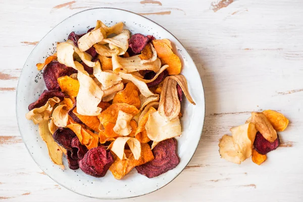 Tazón de bocadillo saludable de patatas fritas vegetales, patatas fritas — Foto de Stock