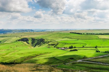 Castleton ve Peak District Natio Edale yakınlarındaki Mam Tor tepe