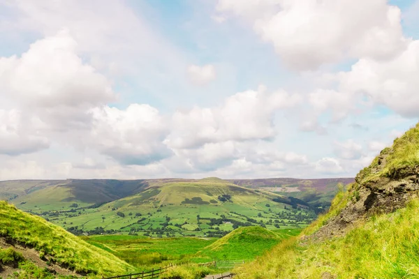 Castleton ve Peak District Natio Edale yakınlarındaki Mam Tor tepe