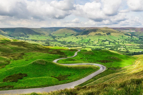 Castleton ve Peak District Natio Edale yakınlarındaki Mam Tor tepe