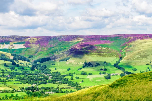 Castleton ve Peak District Natio Edale yakınlarındaki Mam Tor tepe