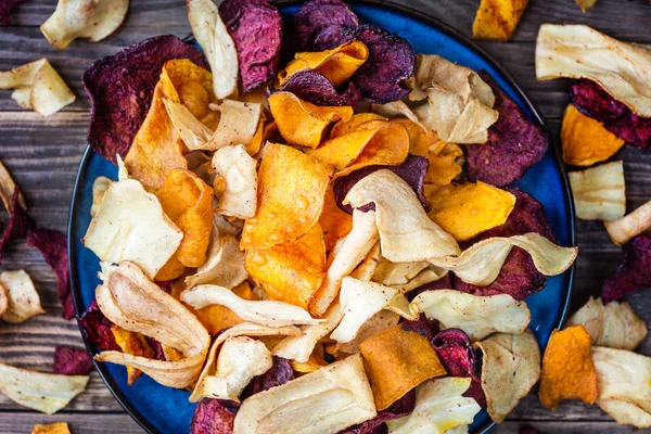 Bowl of Healthy Snack from Vegetable Chips, Crisps — Stock Photo, Image