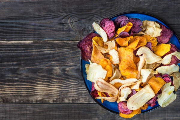 Bowl of Healthy Snack from Vegetable Chips, Crisps — Stock Photo, Image