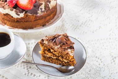 Kahve kek, çilek ve kahve