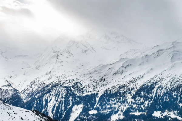 Vintern syn på dalen i schweiziska Alperna, Verbier, Schweiz — Stockfoto