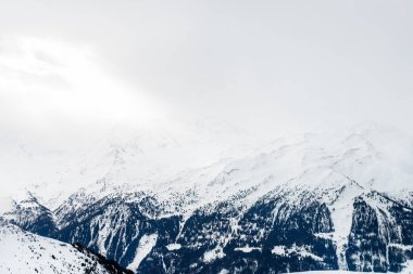 Vadi Restaurant Le Dahu, La Chaux snowpark, Verbier, İsviçre altındaki tam yakınındaki İsviçre Alpleri'nde Kayak merkezinde güzel görünüm