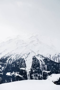 Vadi Restaurant Le Dahu, La Chaux snowpark, Verbier, İsviçre altındaki tam yakınındaki İsviçre Alpleri'nde Kayak merkezinde güzel görünüm