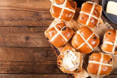 Paskalya kahvaltı Hot Cross Buns ile
