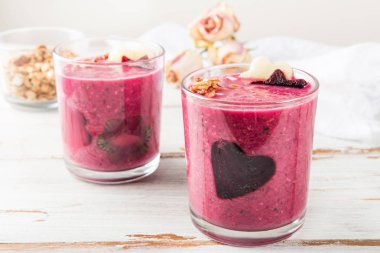Kahvaltı için sağlıklı pancar Smoothie