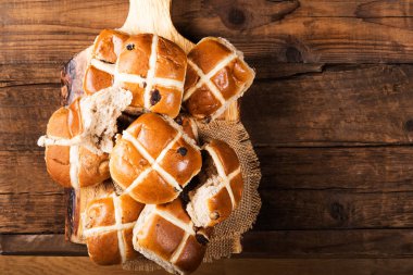 Paskalya kahvaltı Hot Cross Buns ile
