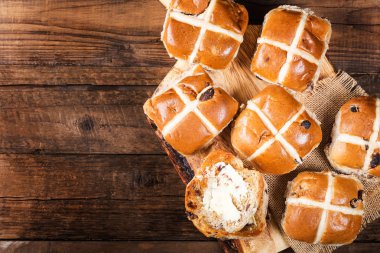 Paskalya kahvaltı Hot Cross Buns ile