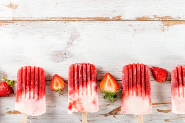 Ev yapımı Vegan çilekli dondurma