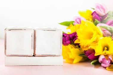 Herhangi bir tarih ve bahar tatil takvimi olarak ahşap bloklar