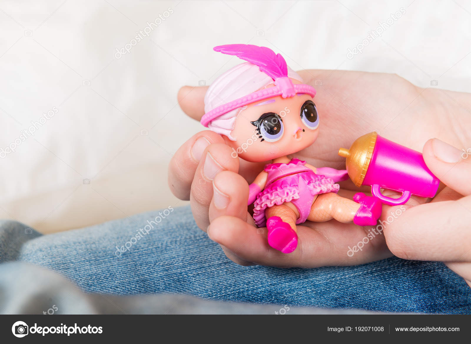 lol dolls playing