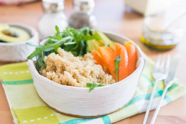 Healthy Detox Dinner with Quinoa, Carrots, Avocado and Rocket sa — Stock Photo, Image
