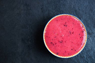 Odaya Servis Kahvaltı Detoks Pink Smoothie muz ve orman meyveleri 