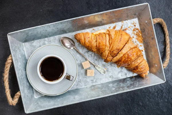 Friss Croissant, kávé — Stock Fotó